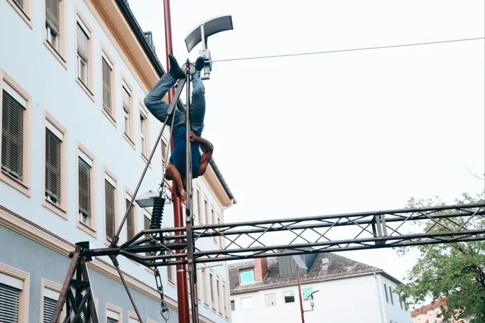 Klicken Sie sich doch weiter durch die Bilder der akrobatischen Vorstellung im Rahmen von La Strada!