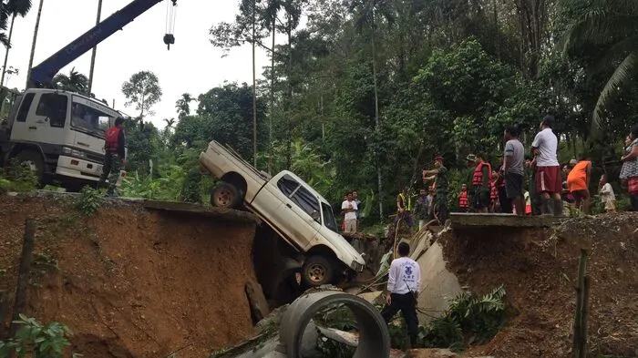 Nach heftigen Regenfällen und Überschwemmungen im Süden Thailands sind mehrere Menschen ums Leben gekommen.