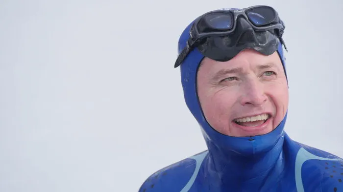 Mit drei neuen Weltrekorden reist der Schweizer Apnoetaucher Peter Colat vom Weißensee ab.