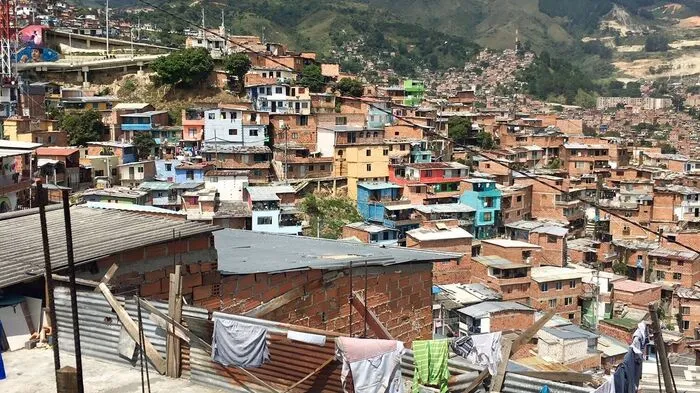 Die Communa 13 ist der ideale Ort, um sich den Wandel, den Medellin seit den 1990ern durchlaufen hat, vor Augen zu führen. (Lesen Sie hier den Reisebericht)