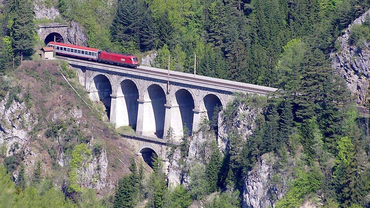 Die „Alliance“ behauptet, dass die alte Ghega-Bahn nach dem Tunnelbau aufgelassen wird, die ÖBB dementieren