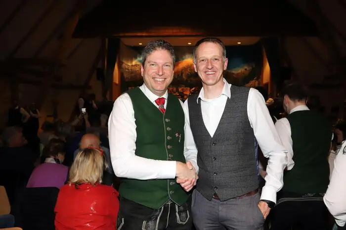 Obmann Johannes Dörfler begrüßte den Landeskapellmeister von Salzburg und ehemaligen TK-Kapellmeister Roman Gruber.