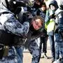 Laut OVD-Info sind fast 20.000 Personen wegen Protests gegen den Ukraine-Krieg festgenommen worden. Mehr als 580 wurden demnach angeklagt