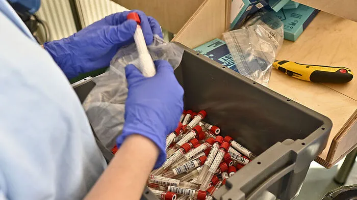 Die Behörden meldeten in den vergangenen 24 Stunden knapp 2.500 Neuinfektionen.