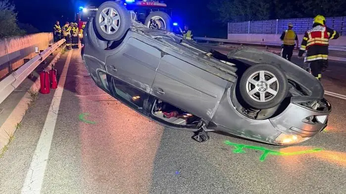 Nach etwa 130 Metern blieb das Auto auf dem Dach liegen