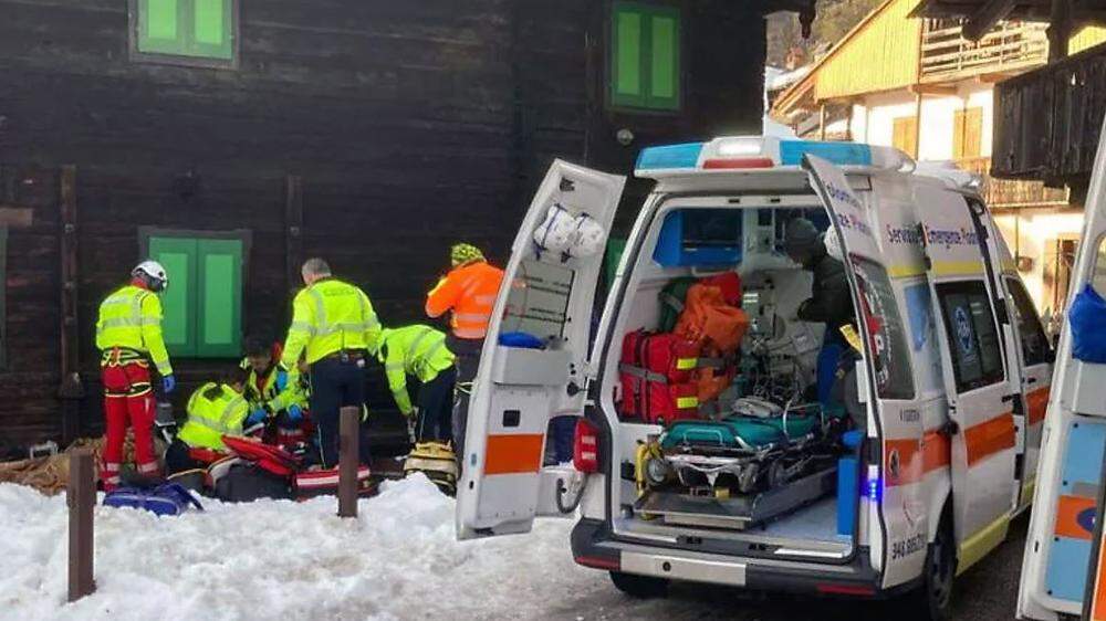 Trotz sofort eingeleiteter Wiederbelebungsversuche starb der Mann in der Nacht auf Montag im Krankenhaus in Udine
