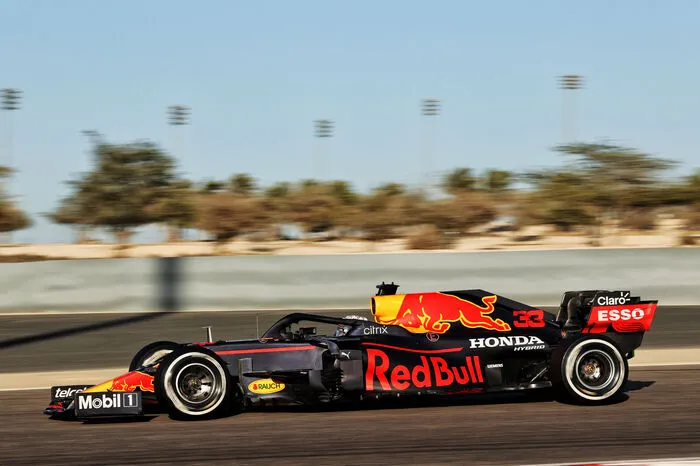 Red Bull Racing Fahrer: Max Verstappen (NED) Sergio Perez (MEX)
