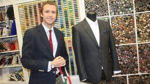 Markus Brunner vertreibt über seine Firma „Suitcon“ Anzüge nach Maß. In seinem Geschäft möchte er „die kaufmännische Ausbildung mit der Liebe zur Mode verbinden“
