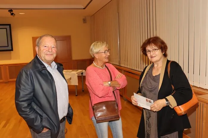 Klicken Sie sich durch die Fotos der Vernissage.