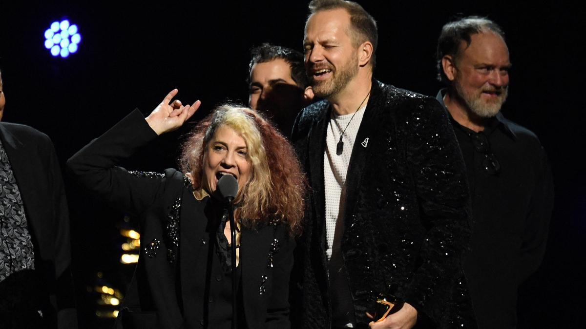 Markus Illko (Mitte) mit Janet Robin und John Carter Cash, dem Sohn von Johnny Cash, bei der Grammy-Verleihung am 4. Februar in Los Angeles