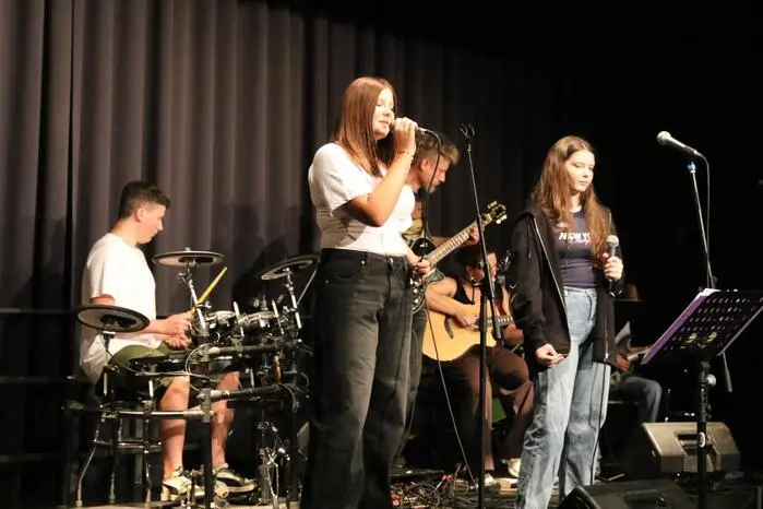 Gesichtet wurden unter anderem Bezirkshauptfrau Claudia Egger, Primaria Christiane Kampitsch, Musiker Stefan „Pode“ Popodi sowie Gemeinderat Harald Gradischnig. 