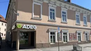 Zu sehen ist ein Adeg-Markt von außen.