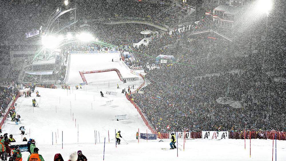 Zehntausende Fans sorgten im dichten Schneegestöber von Schladming für Gänsehautstimmung