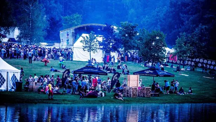 Wetterfest? Das Acoustic Lakeside Festival am Sonnegger See in Sittersdorf
