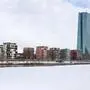 DieEuropäische Zentralbank EZB im Schnee Die Europäische Zentralbank EZB in Frankfurt am Main ragt aus dem winterlich verschneiten Osthafengebiet empor. Frankfurt am Main Hessen Deutschland *** The European Central Bank ECB in the snow The European Central Bank ECB in Frankfurt am Main rises out of the snow-covered Osthafen area Frankfurt am Main Hesse Germany 2024-01-18_ffm_ezb_skyline_winter_schnee_02