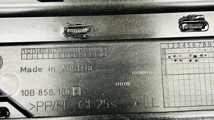 "Made in Austria" - wer das in den Hartplastikteilen seines Autos entdeckt, hat die Chance, ein Stück Fohnsdorf in seinen Händen zu halten.