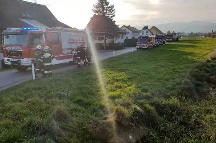 Anschließend wurde die Fahrbahn gereinigt und die Feuerwehren konnten wieder ins Rüsthaus einrücken bzw. die Einsatzbereitschaft herstellen.