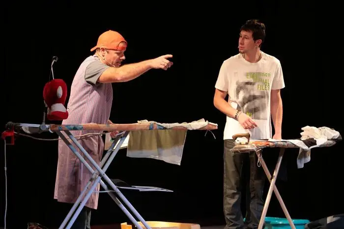 Der Höhepunkt des Abends war wie jedes Jahr der Sketch von Gerhard Trücher und Reinhard Gütl. Beim Bügeln gaben das Duo einen lustigen Rückblick über das vergangene Jahr.