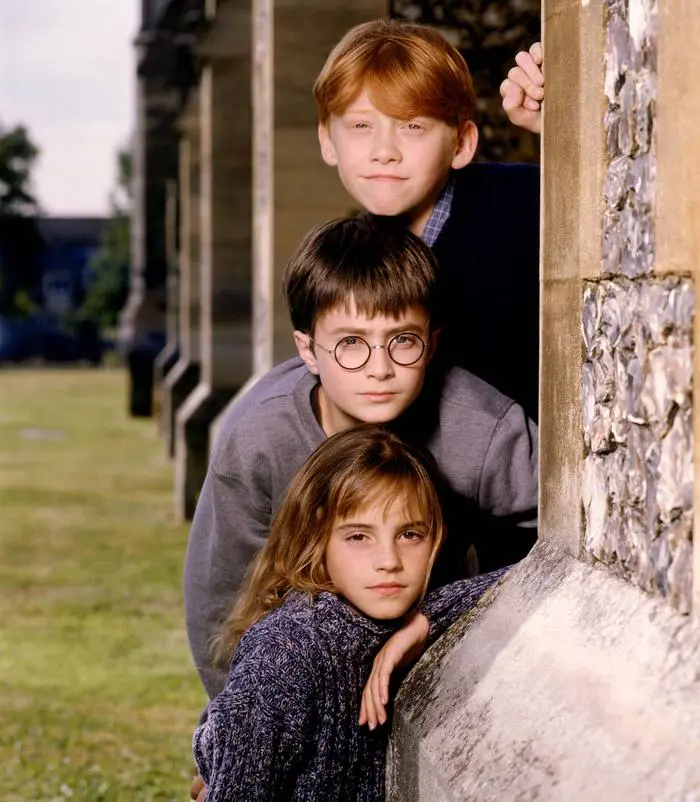 HARRY POTTER AND THE SORCERER S STONE, from top: Rupert Grint, Daniel Radcliffe, Emma Watson, 2001, Warner Brothers/courtesy Everett Collection Warner Bros/Courtesy Everett Collection ACHTUNG AUFNAHMEDATUM GESCHÄTZT PUBLICATIONxINxGERxSUIxAUTxONLY Copyright: xWarnerxBros/CourtesyxEverettxCollectionx MCDHAPO EC151