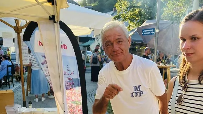 Der Passailer Hauptplatz verwandelte sich am vergangenen Samstag in ein Genussparadies: Bei strahlendem Sonnenschein lud Reisingers Bauerneck ein zum „Happerl essen“. 