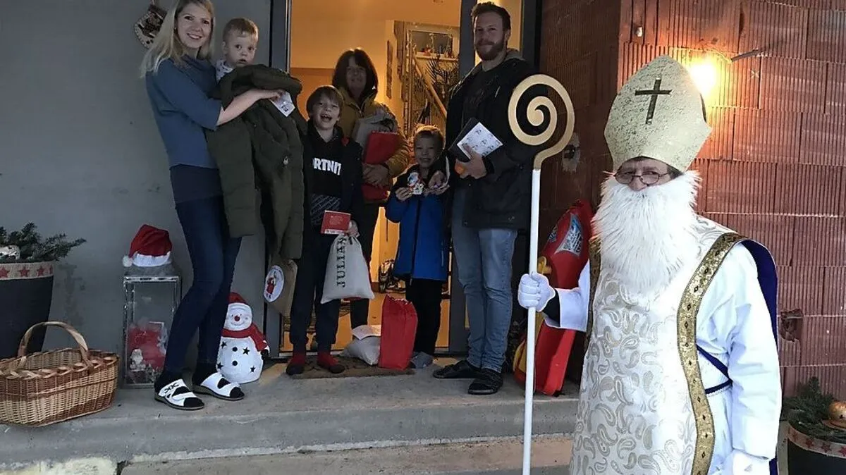 Der Nikolaus besuchte in diesem Jahr die Familien draußen und mit Abstand 