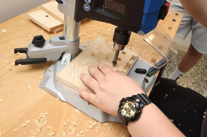 Ziel war es, am Ende einen Zirbenholzlüfter als Werkstück präsentieren zu können.