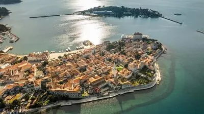 Das Resort liegt unweit der Altstadt von Poreč 
