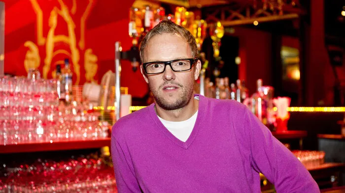 Für die Nachtgastro sieht Martin Fritz vom „Bollwerk“ Positives: „Wir weisen viele Betrunkene ab, da wäre plötzlich eine große Menschenansammlung vor unserer Tür, die wir nicht hätten kontrollieren können. Und das Rauchen ab 18 ist kein Problem, es gibt ja eigene Raucherbereiche, die bleiben.“