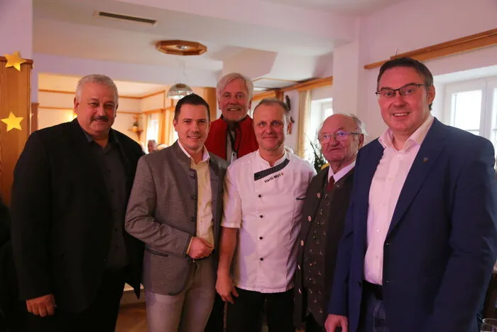 Viele Ehrengäste besuchten die Veranstaltung, darunter auch Bürgermeister Patrick Skubel.