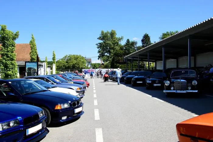 Über 280 Fahrzeuge füllten den Fuhrpark am Firmengelände von Alois Eberhaut.
