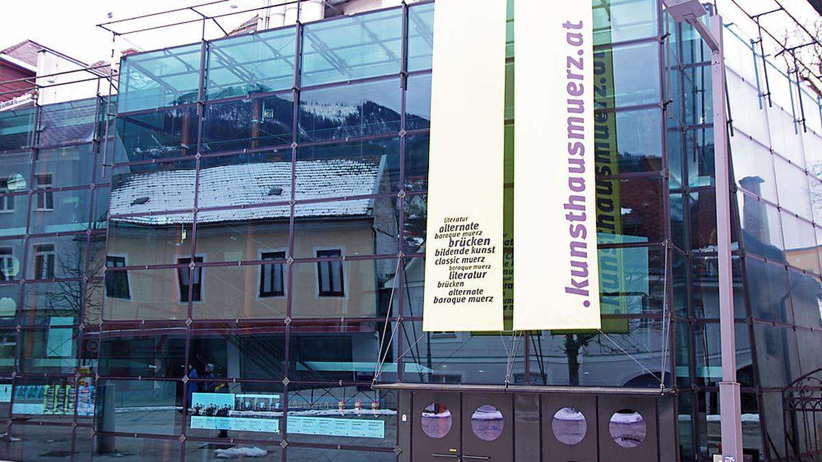 Die Glasfassade vor der einstigen Franziskanerkirche