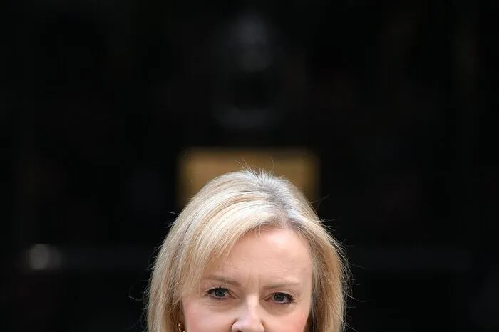 Liz Truss ist nicht mehr britische Premierministerin. Auf den Tag genau sieben Wochen nach ihrem Amtsantritt reichte die 47-Jährige bei König Charles III. ihren Rücktritt ein.