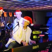 Die Beach Band surft auf der Weihnachtswelle