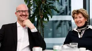 25. Opernredoute: Tanzkoryphäe Helga Kern-Theissl und Organisator Bernd Pürcher im Gespräch