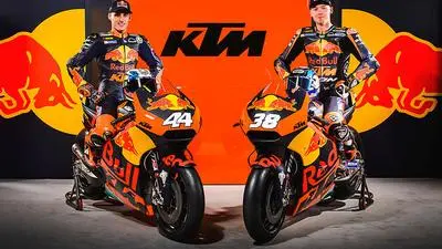 SALZBURG,AUSTRIA,20.FEB.17 - MOTORSPORTS, MOTORCYCLE - MotoGP, KTM launch, photo shooting. Image shows Pol Espargaro (ESP/ KTM) and Bradley Smith (ENG/ KTM).
Photo: GEPA pictures/ Red Bull/ Sebas Romero KTM Media Library - ATTENTION - FREE OF CHARGE FOR EDITORIAL USE