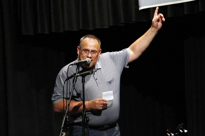 Die Eröffnung nahm Festival-Veranstalter Johannes Hödl...