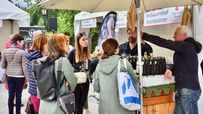 Im Schlosspark des Biedermeierschlösschen Lerchenhof in Hermagor präsentierten 30 Lebensmittelhandwerker der Region und zehn aus dem Friaul ihre Köstlichkeiten.
