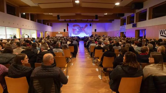 Ein restlos ausverkauftes Haus erlebten die Besucher am Freitag, dem 27. März, in der Naturparkarena Pöllauberg.