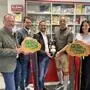 Auftakt zur „Steirischen Roas“ in der Redaktion der Kleinen Zeitung: Harald Kraxner (Holzwelt Murau), Lukas Bencsics (Tourismusverband), Bürgermeister Alexander Putzenbacher, Christoph Wegscheider (Tiqa) und Redakteurin Sarah Ruckhofer