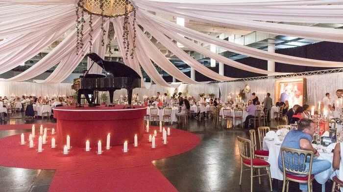 Rund 8000 Fans hatten Karten für das Konzert am Freigelände der Grazer Messe ergattert. Davor gab es ein Gala-Dinner. 