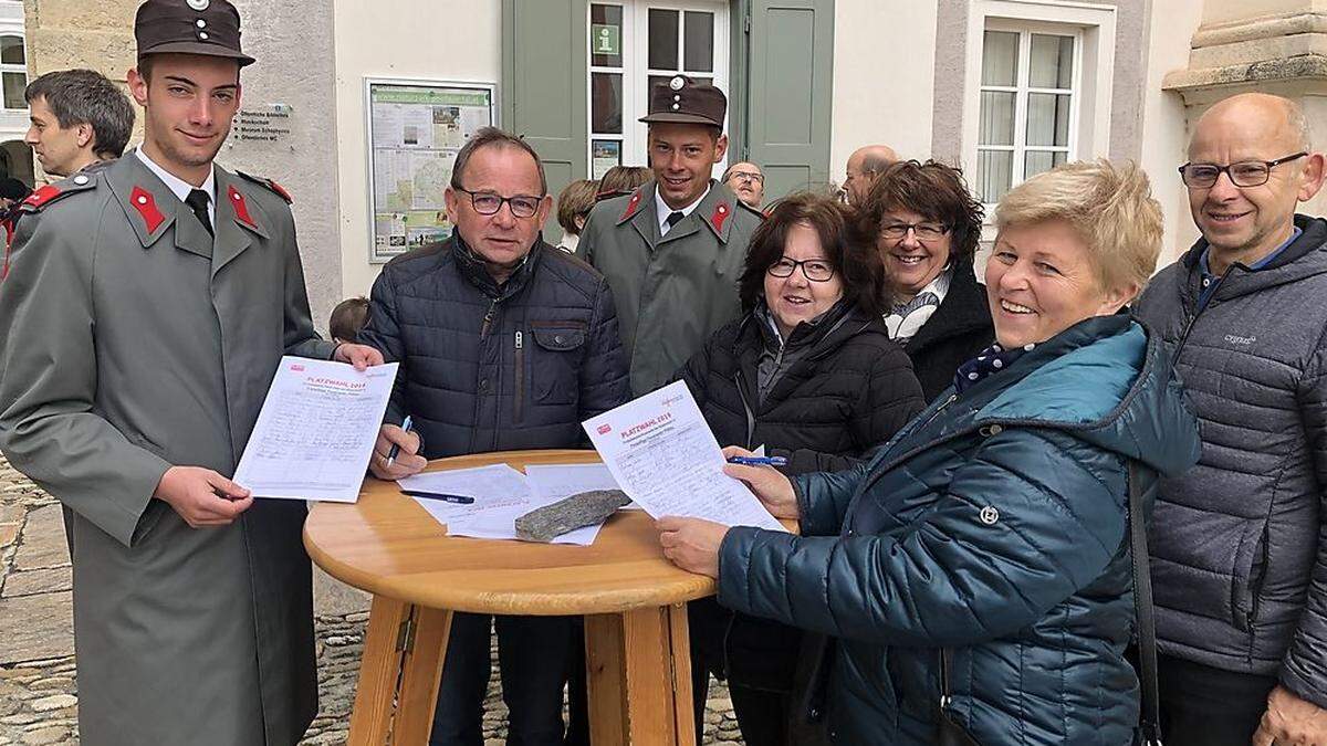 Nach der Florianimesse sammelte die Feuerwehr Pöllau Stimmen