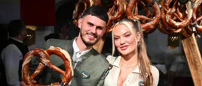 Weißwurstparty beim Stanglwirt in Going: Am Rande der Skirennen in Kitzbühel mischten sich Cheyenne Ochsenknecht und Nino Sifkovits im Jänner auch unter das prominente Party-Volk | Weißwurstparty beim Stanglwirt in Going: Am Rande der Skirennen in Kitzbühel mischten sich Cheyenne Ochsenknecht und Nino Sifkovits im Jänner auch unter das prominente Party-Volk