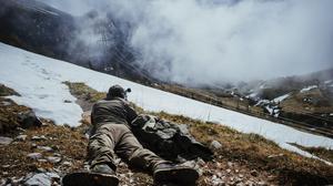 Scharfschützen von Cobra und Alpinpolizei schossen die Abstandshalter aus den Leitungen