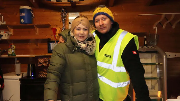 Am Foto von Links: Schriftführerin Marion Kleewein und Obmann Emanuel Gailer, die heuer auch ihr fünf jährigen "De Gschmiedeten" Vereinsjubiläum feierten!