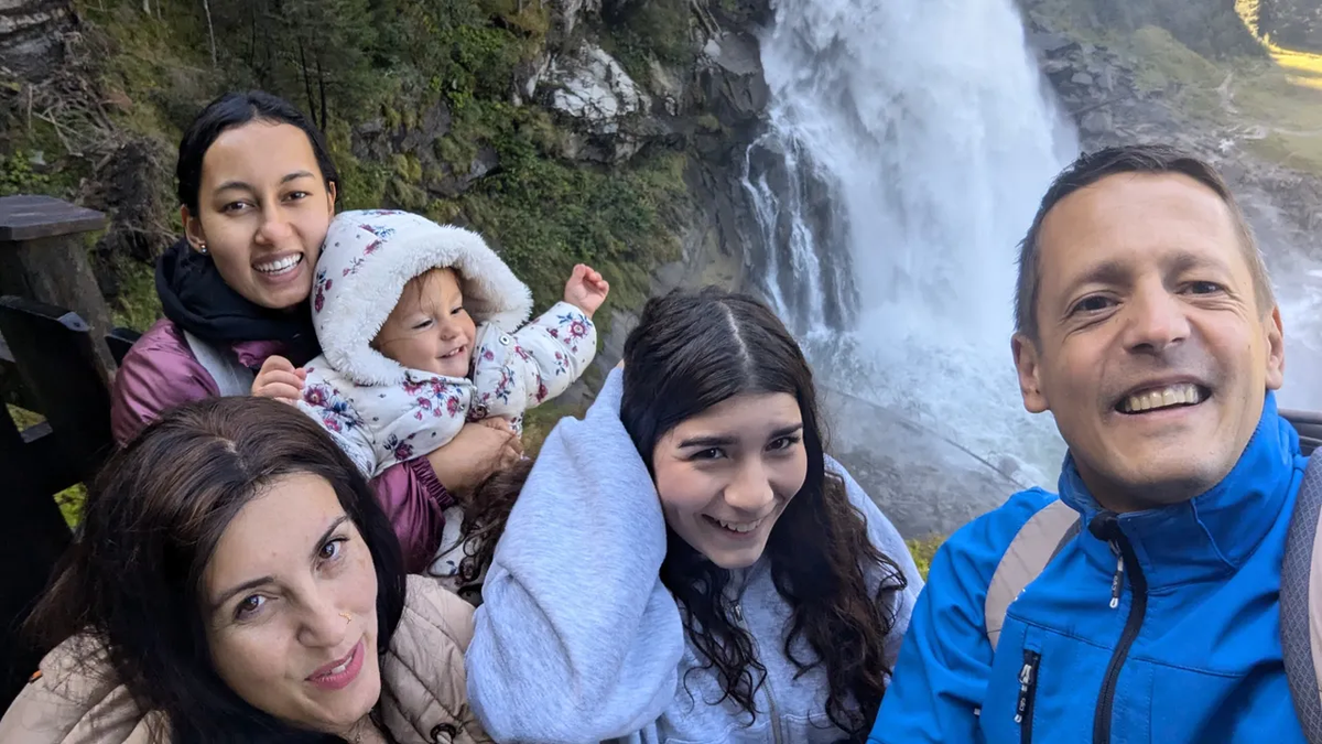 Da war das Familienglück noch perfekt. Die Familie bei einem Ausflug: Mama Derya, Ashmi mit Miray, Mirays Schwester Selinay und Papa Thomas (v.l.)