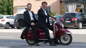 Mit seinen eigenen Liedern (in Mundart) und Partner Flor Gradischnig will Erhard Hofstädter (rechts) in der Musikbranche durchstarten 	