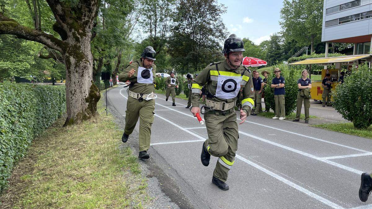 Herbert Dirnböck und Alexander Hirschmann von der FF Aschau beim Staffellauf