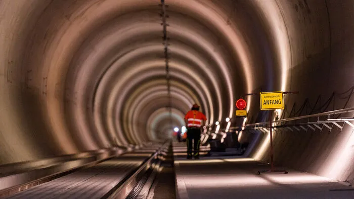 Die "neue Metropolregion" umfasse knapp ein Drittel der Fläche Österreichs mit 1,8 Millionen Menschen und einer Wirtschaftsleistung von etwa 70 Milliarden Euro.