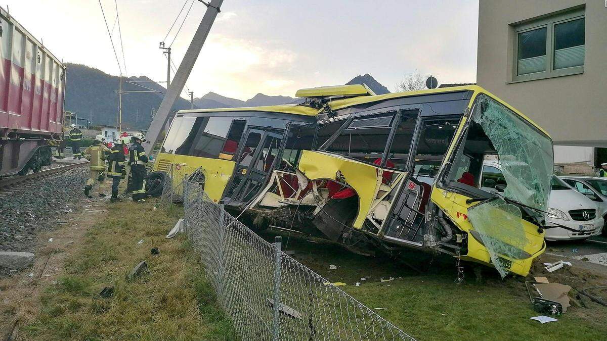 Der Unfall ereignete sich gegen 7.15 Uhr auf einem unbeschrankten Bahnübergang