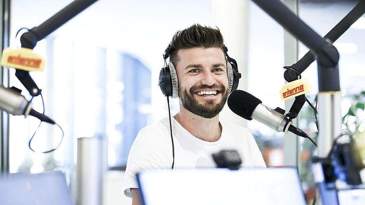 Thomas Seidl sitzt jeden Tag ab 5 Uhr früh hinter dem Antenne-Mikrofon 